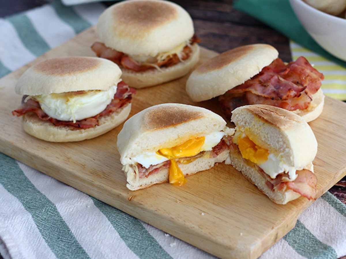 Egg and bacon muffins