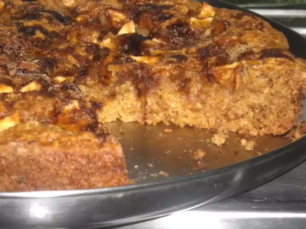 Eggless Apple Vanilla Cake with apple crumble topping