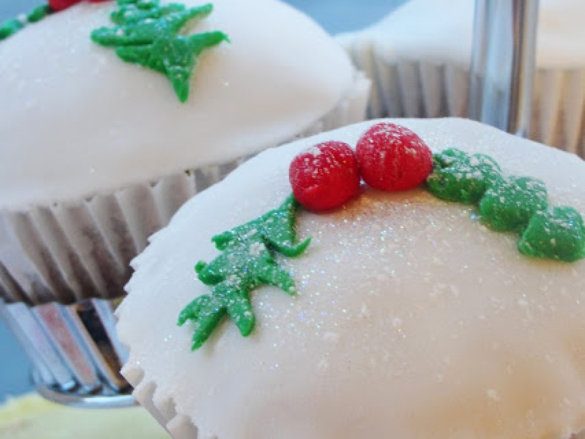 Eggless Christmas Cupcakes