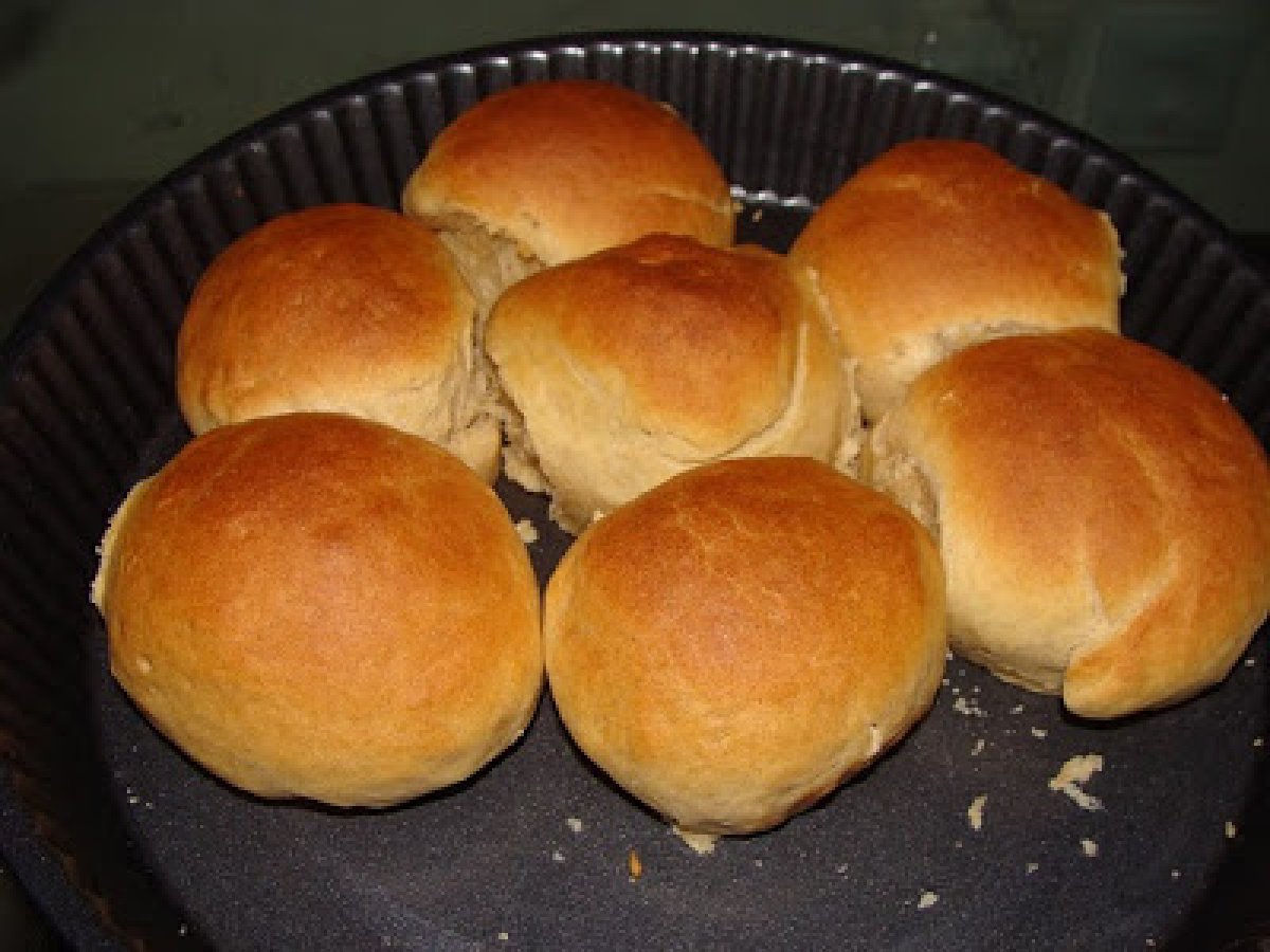 EGGLESS DINNER ROLLS (PAV)