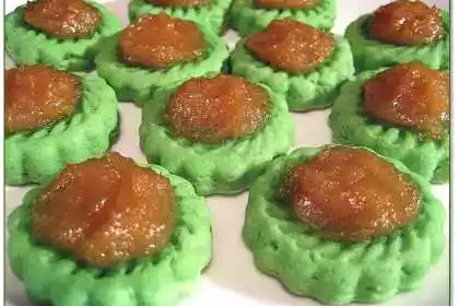 Eggless pandan shortbread cookies recipe with pineapple jam