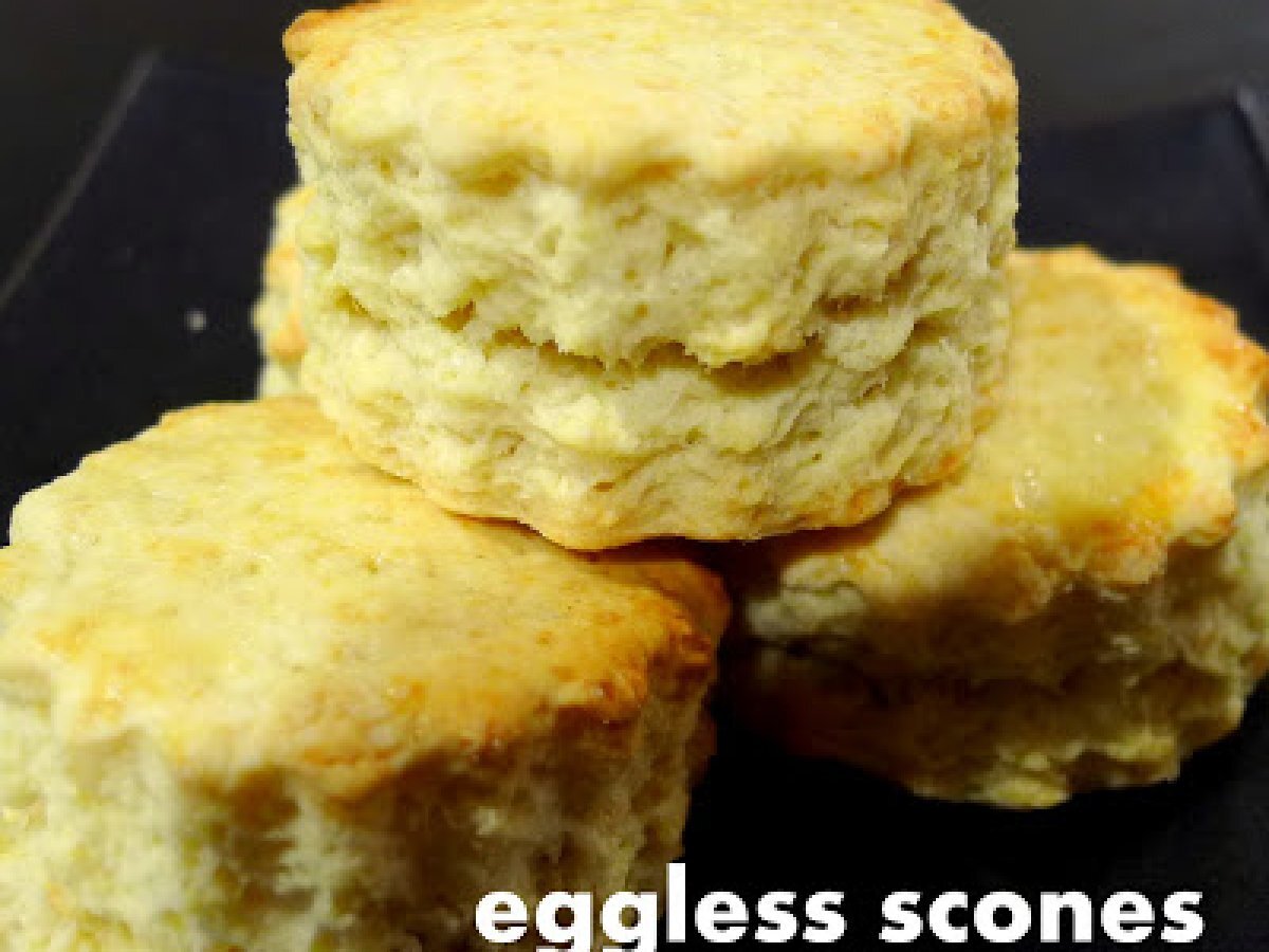 Eggless Scones