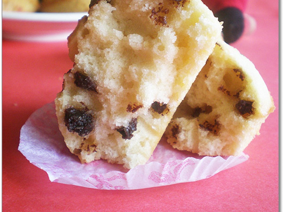 Eggless Vanilla Chocolate Chips Cupcakes - photo 3