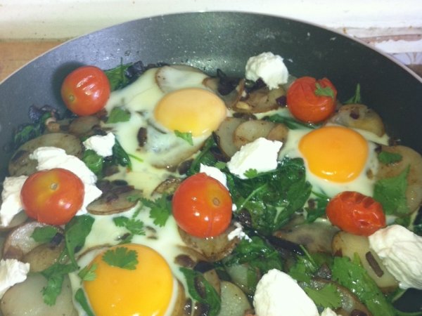 Eggs, New Potato, Spinach and Tomato Healthy Hash