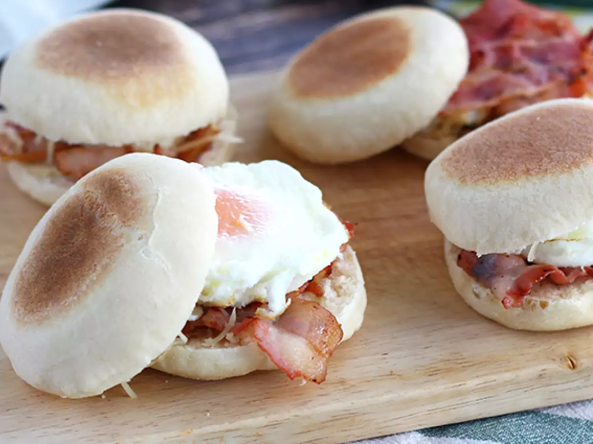 English Muffins with Egg and Bacon - photo 3