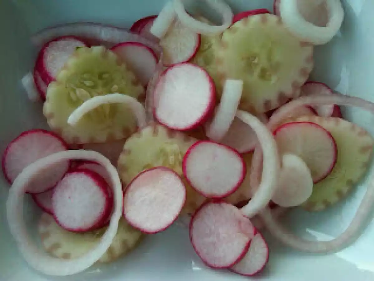 Ensalada de Rabano y Pepino (Radish and Cucumber Salad)