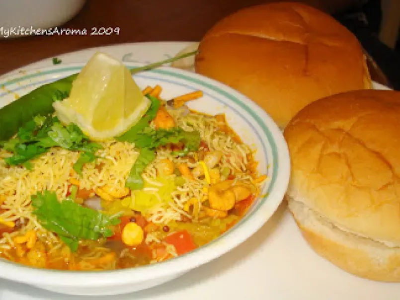Everyday Cooking - Misal Pav (Mixed sprouts curry and bread), photo 2