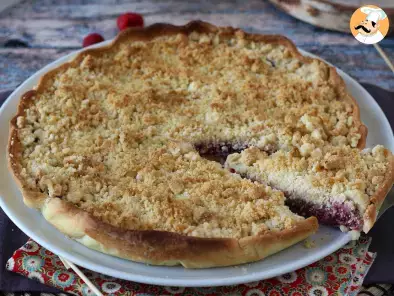Express crumble tart with red berries