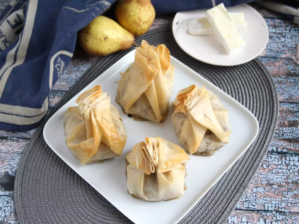 Extra-crispy mushroom, Brie and pear pastry purses - photo 2