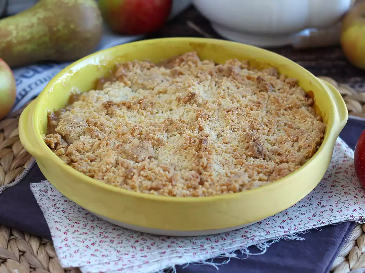 Extra crunchy and melting apple pear crumble