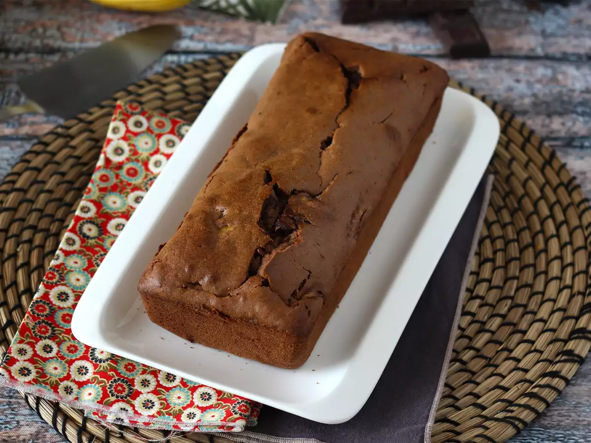 Extra decadent banana and chocolate cake! - photo 2