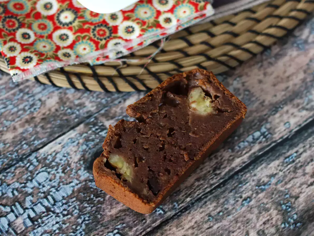 Extra decadent banana and chocolate cake! - photo 5