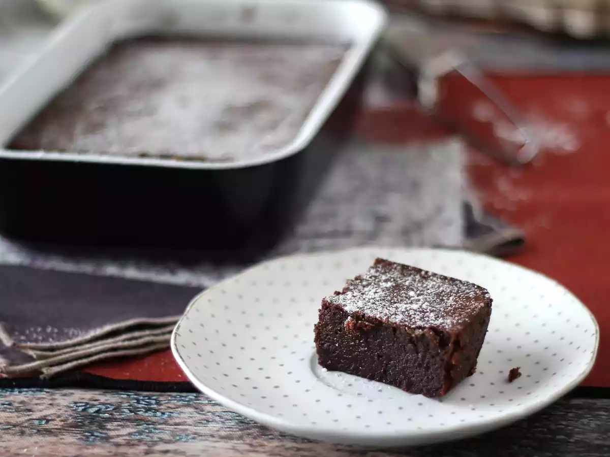 Extra fondant chocolate and chestnut cream cake with only 4 ingredients