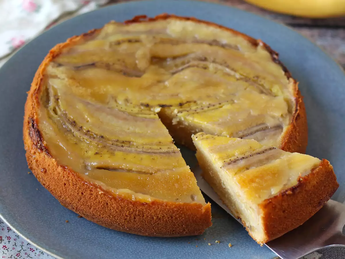 Extra-moist banana upside-down cake - photo 2