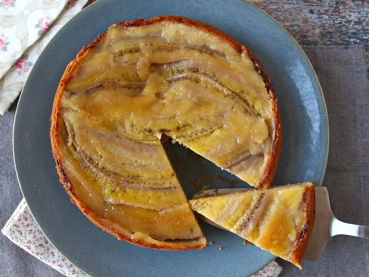Extra-moist banana upside-down cake - photo 9