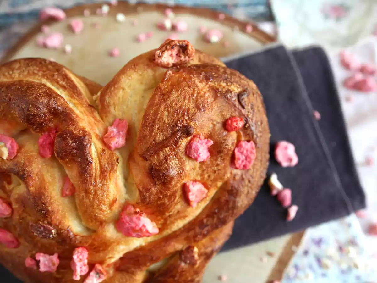 Extra soft heart-shaped brioches for valentine's day - photo 2