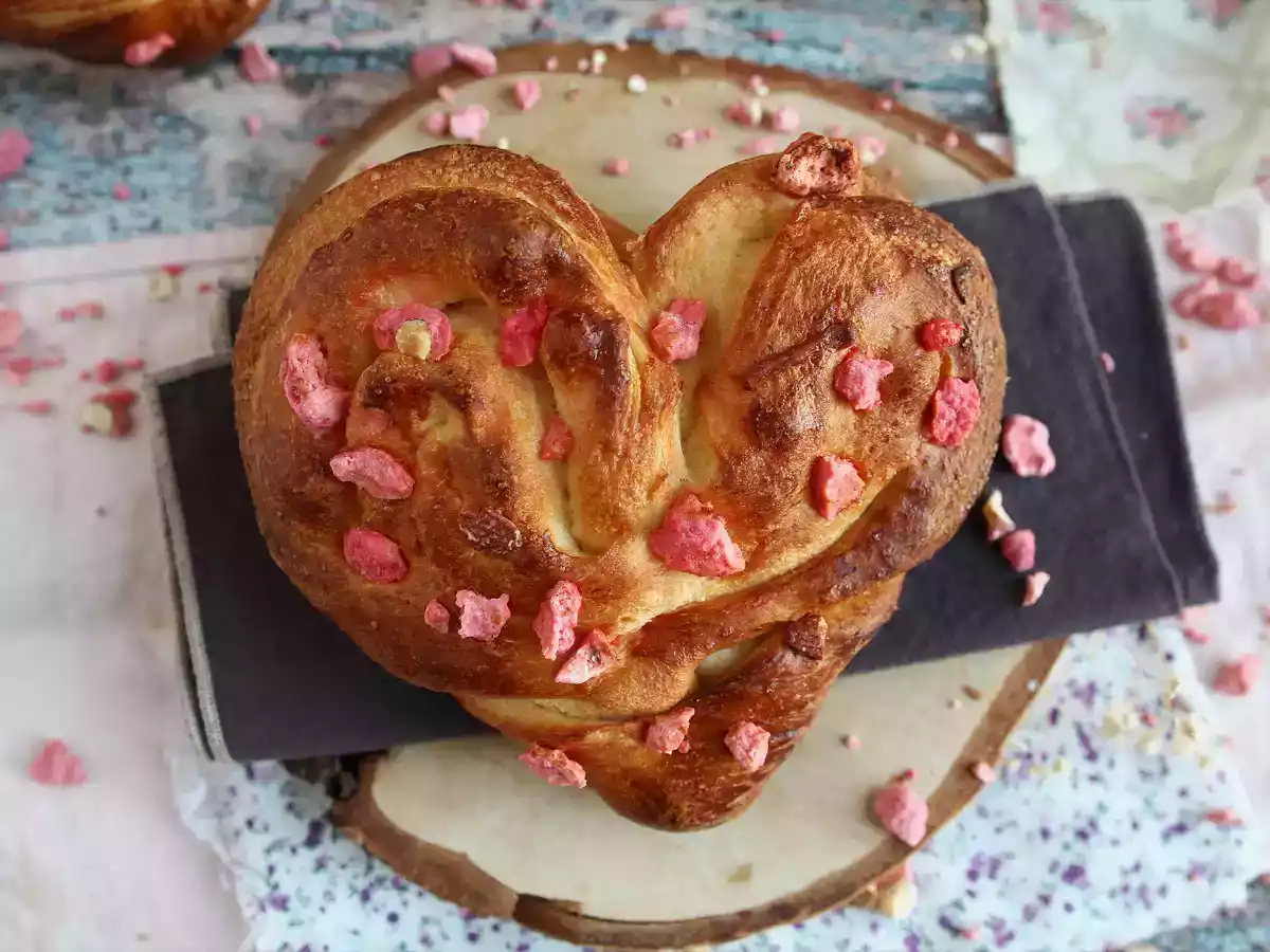 Extra soft heart-shaped brioches for valentine's day - photo 3