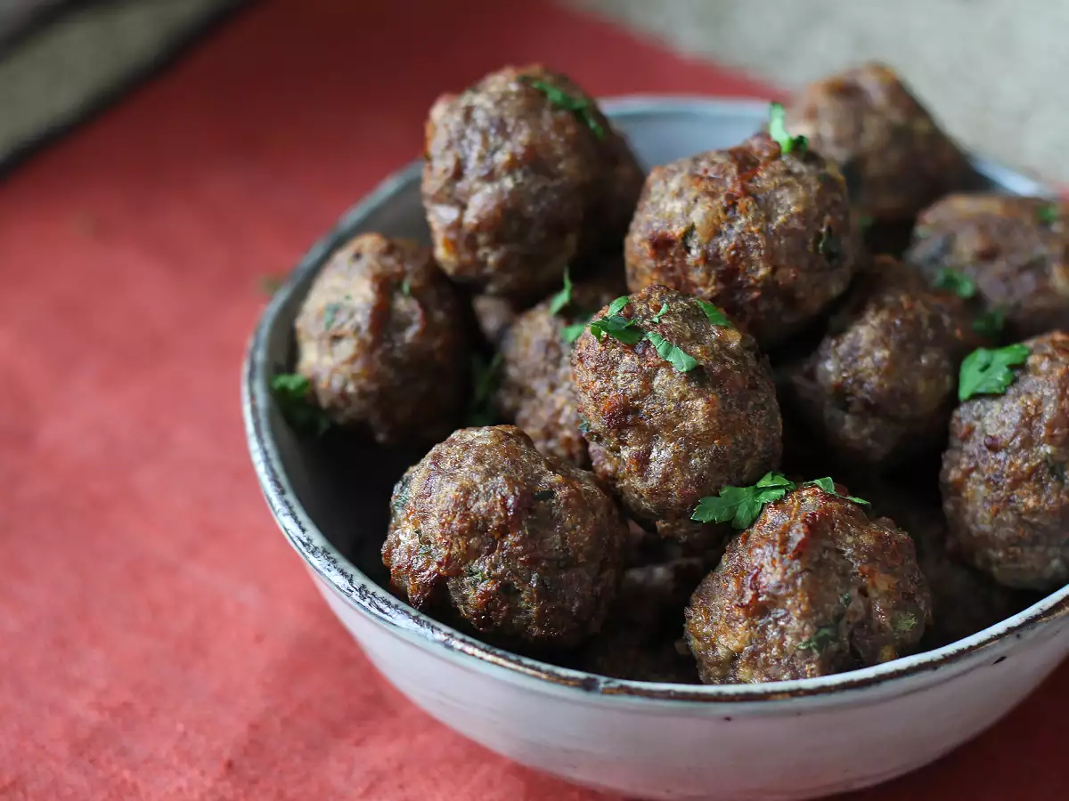 Extra-tender air fryer meatballs: an easy, quick recipe with beef - photo 5