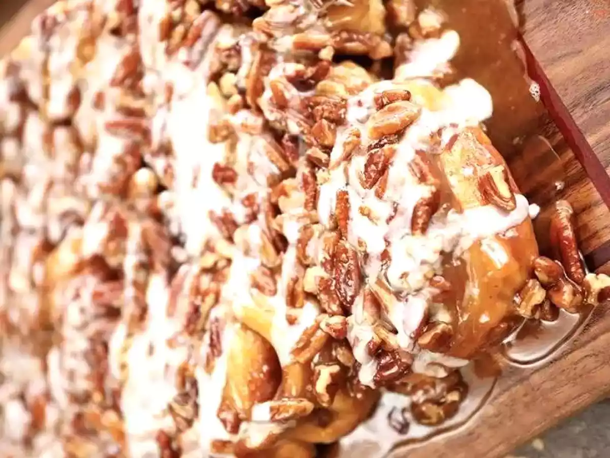 Ez Caramel Cinnamon Pecan Rolls