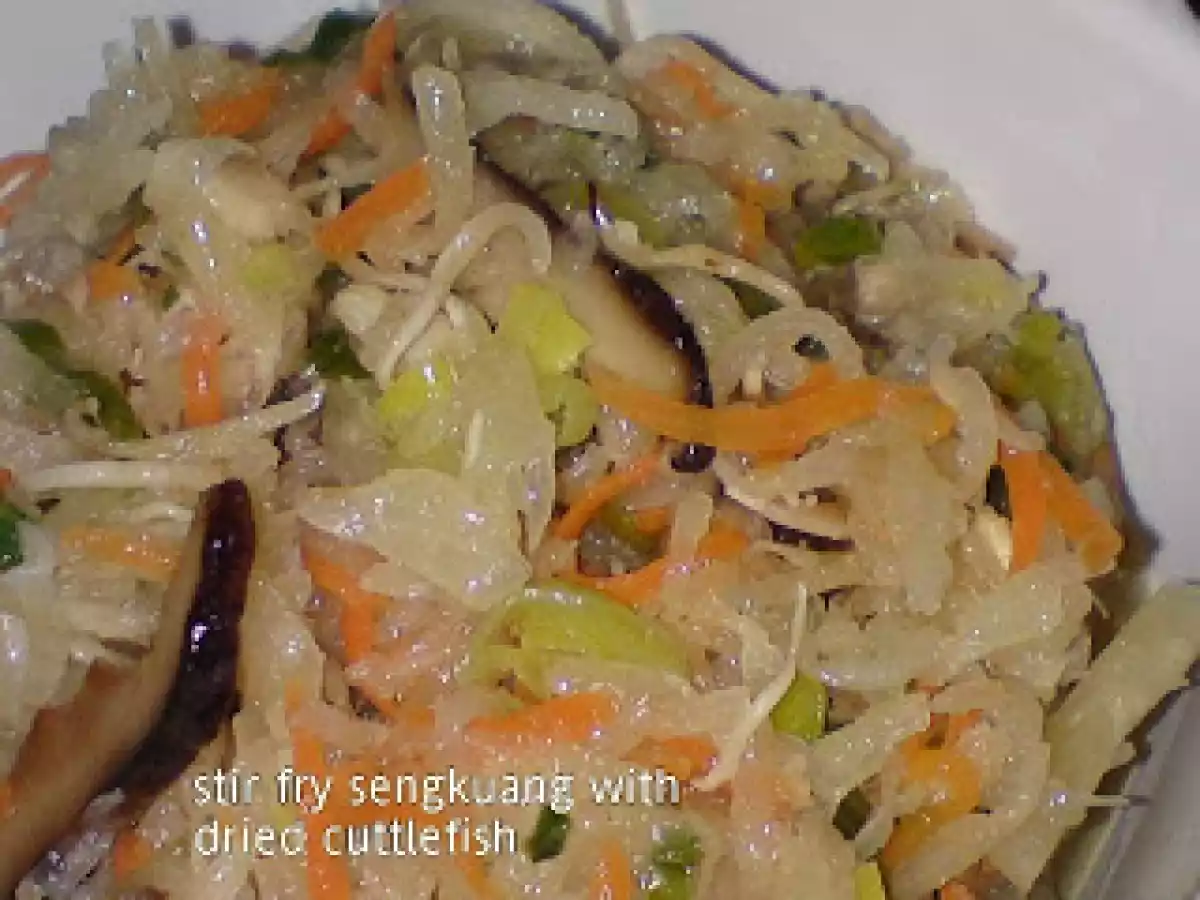 EZ Family Style Jiu Hoo Char [Stir Fried Yam Bean with Cuttlefish]