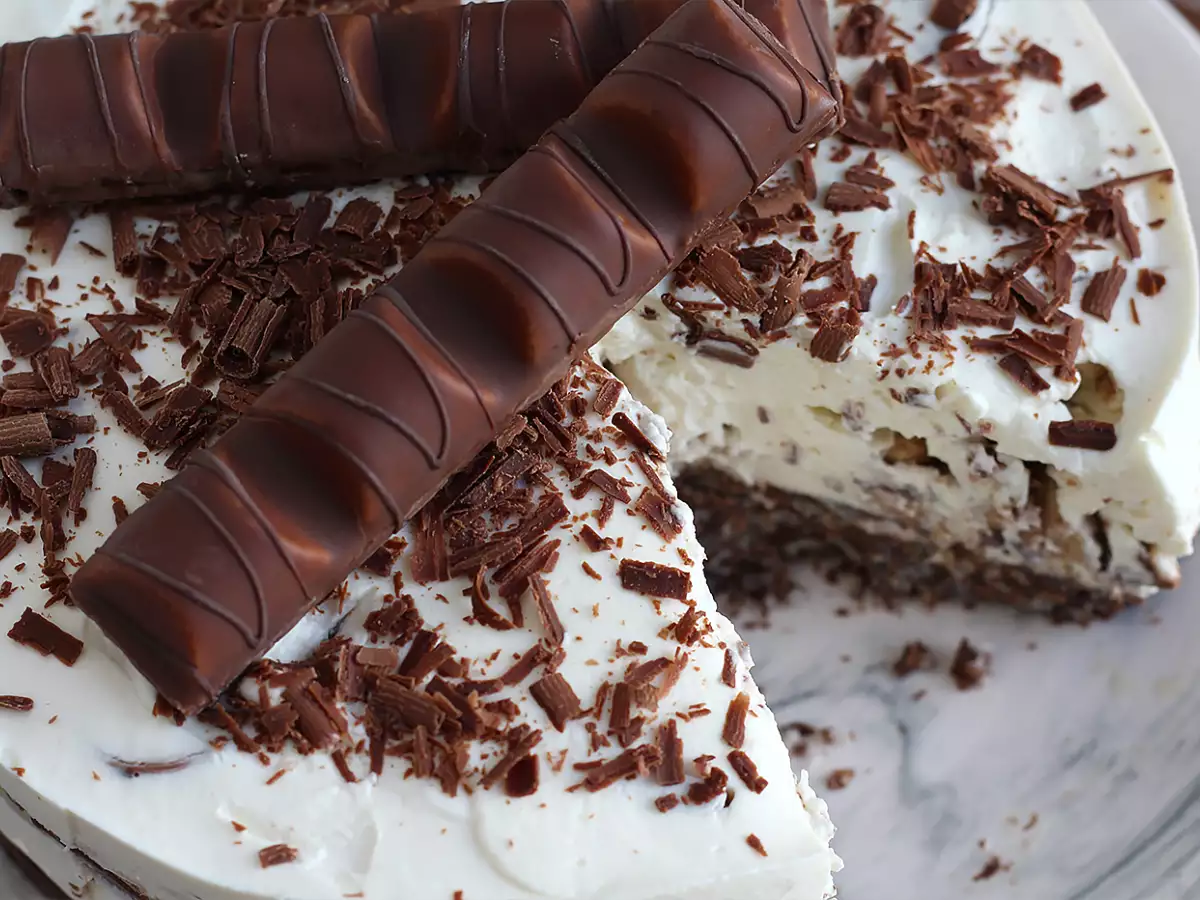 Fabulous No-Bake Kinder Bueno Cheesecake - photo 5