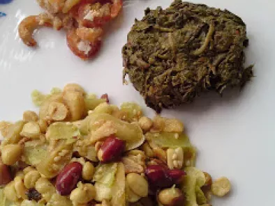 Fermented tea leaves salad mixed with rice (lephet htamin)