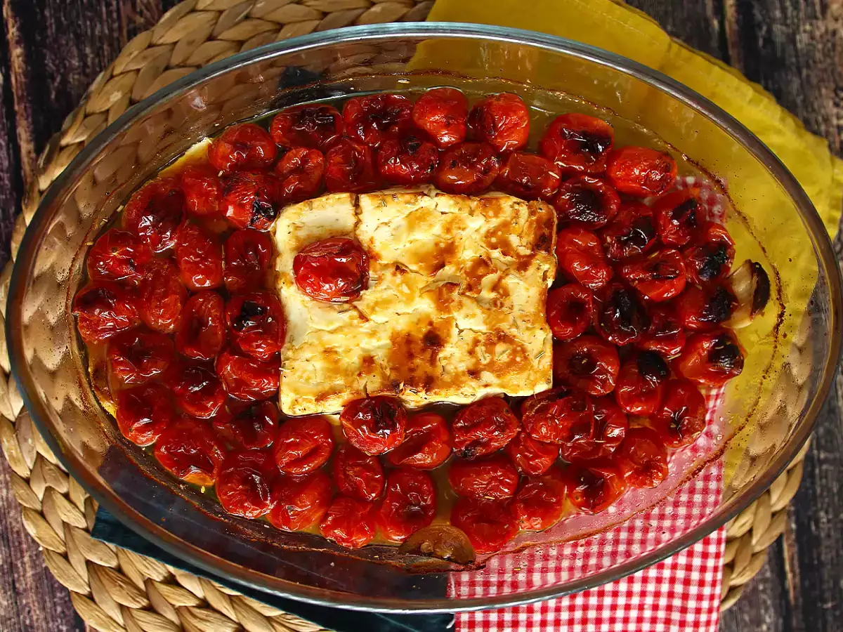 Feta and cherry tomato tagliatelle – baked feta pasta - photo 3