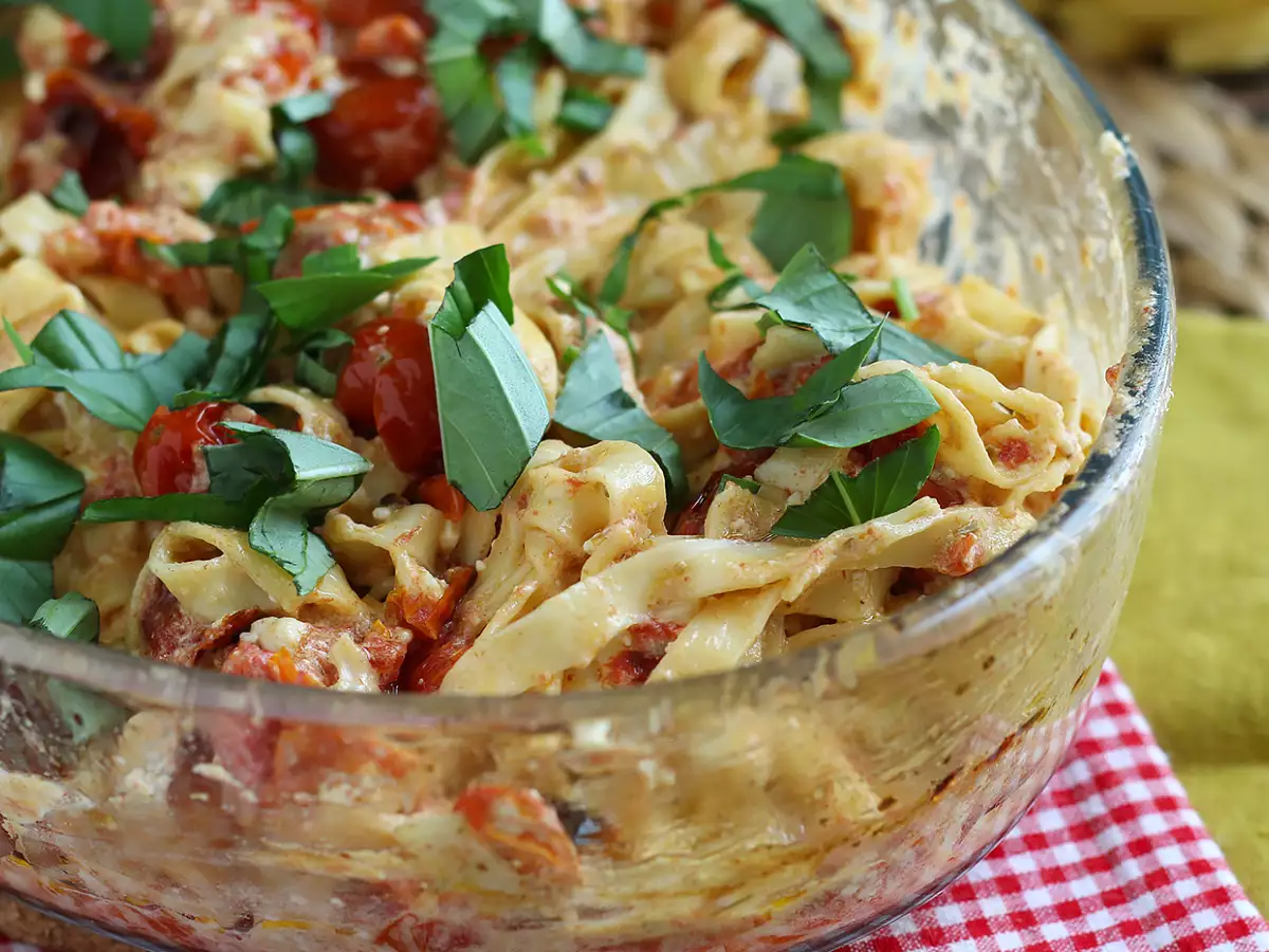 Feta and cherry tomato tagliatelle – baked feta pasta - photo 5