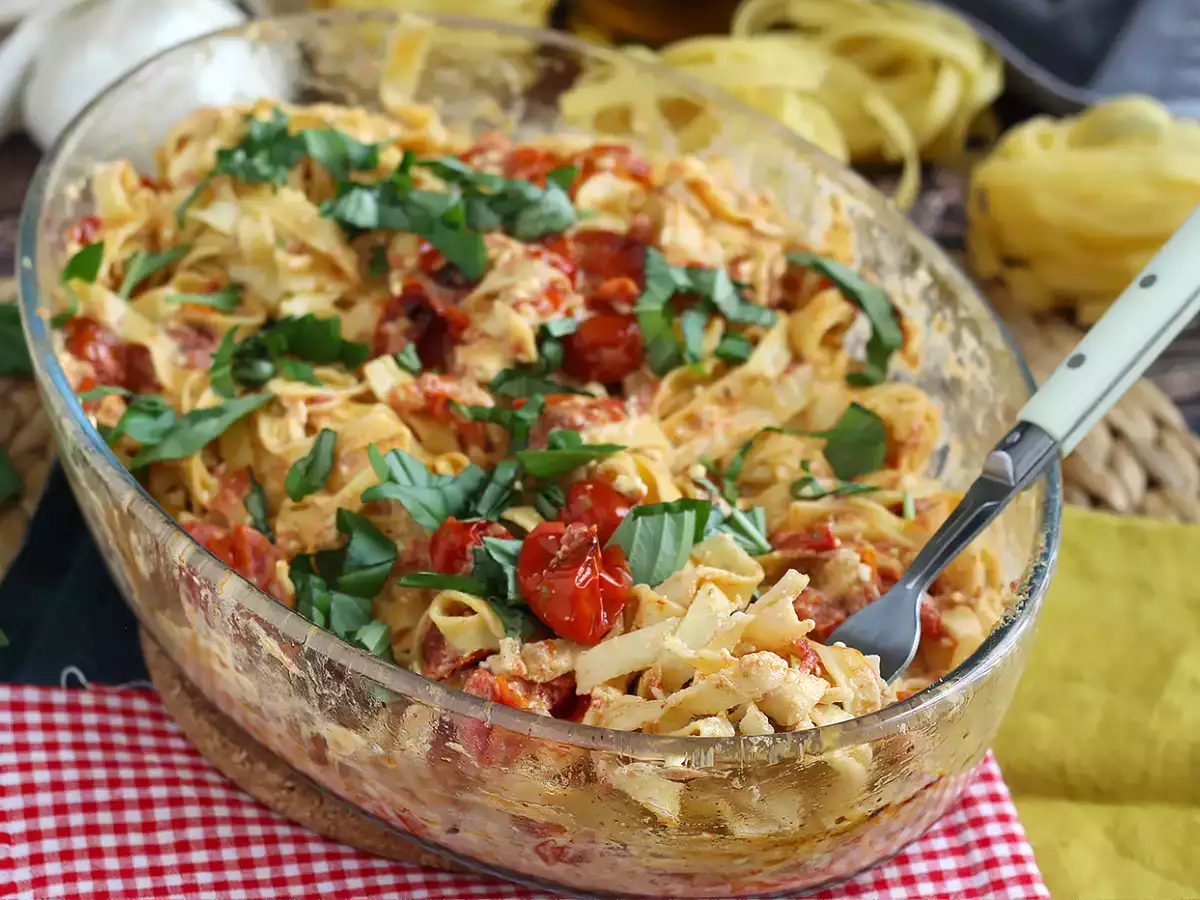 Feta and cherry tomato tagliatelle – baked feta pasta - photo 6