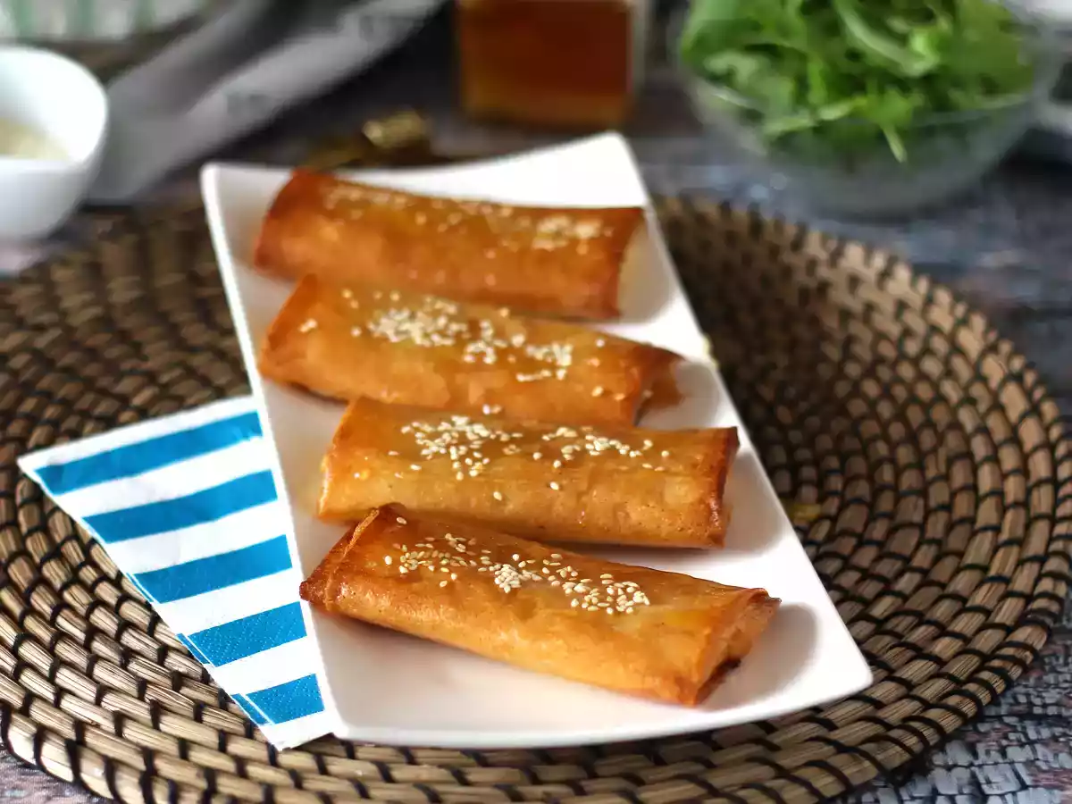 Feta saganaki, the greek recipe for crispy feta and honey - photo 2