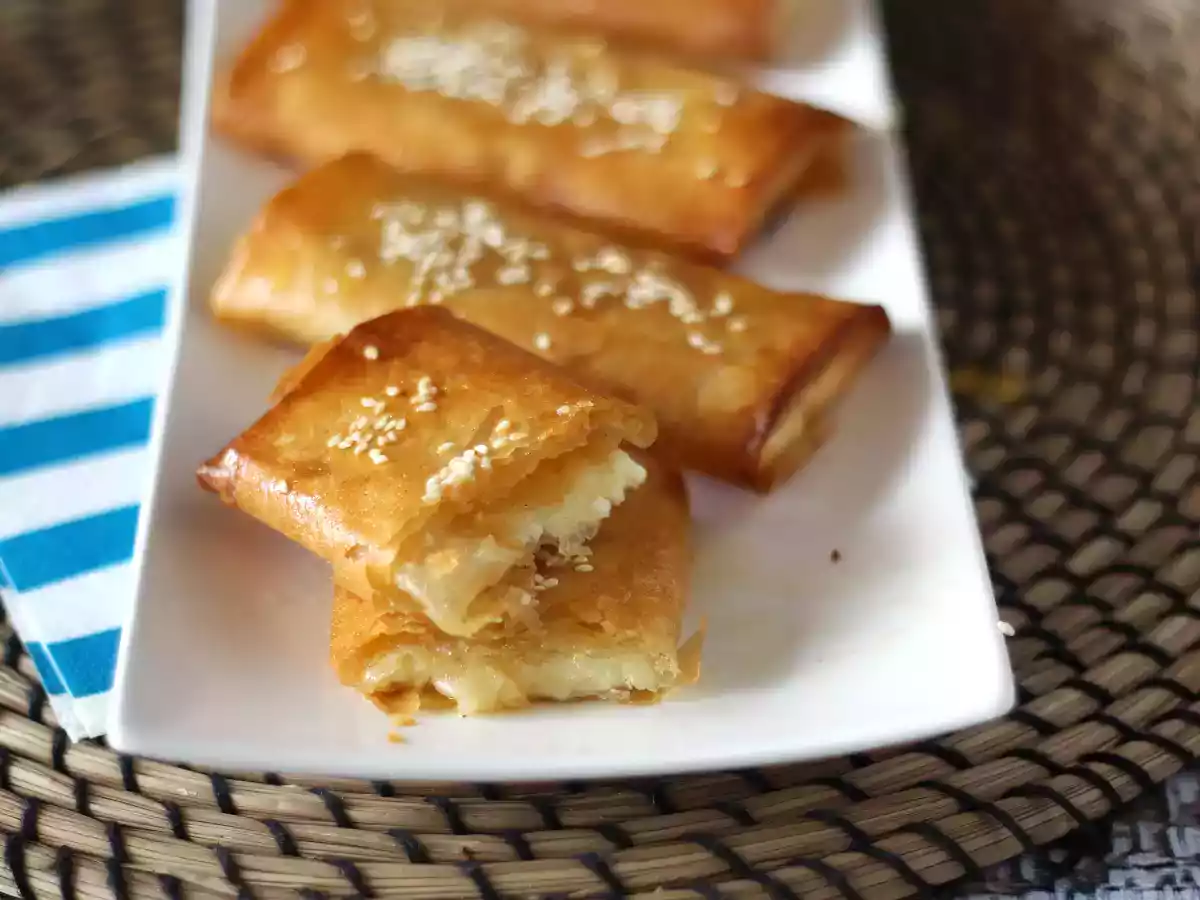Feta saganaki, the greek recipe for crispy feta and honey - photo 3