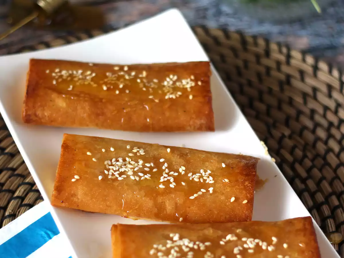 Feta saganaki, the greek recipe for crispy feta and honey - photo 4