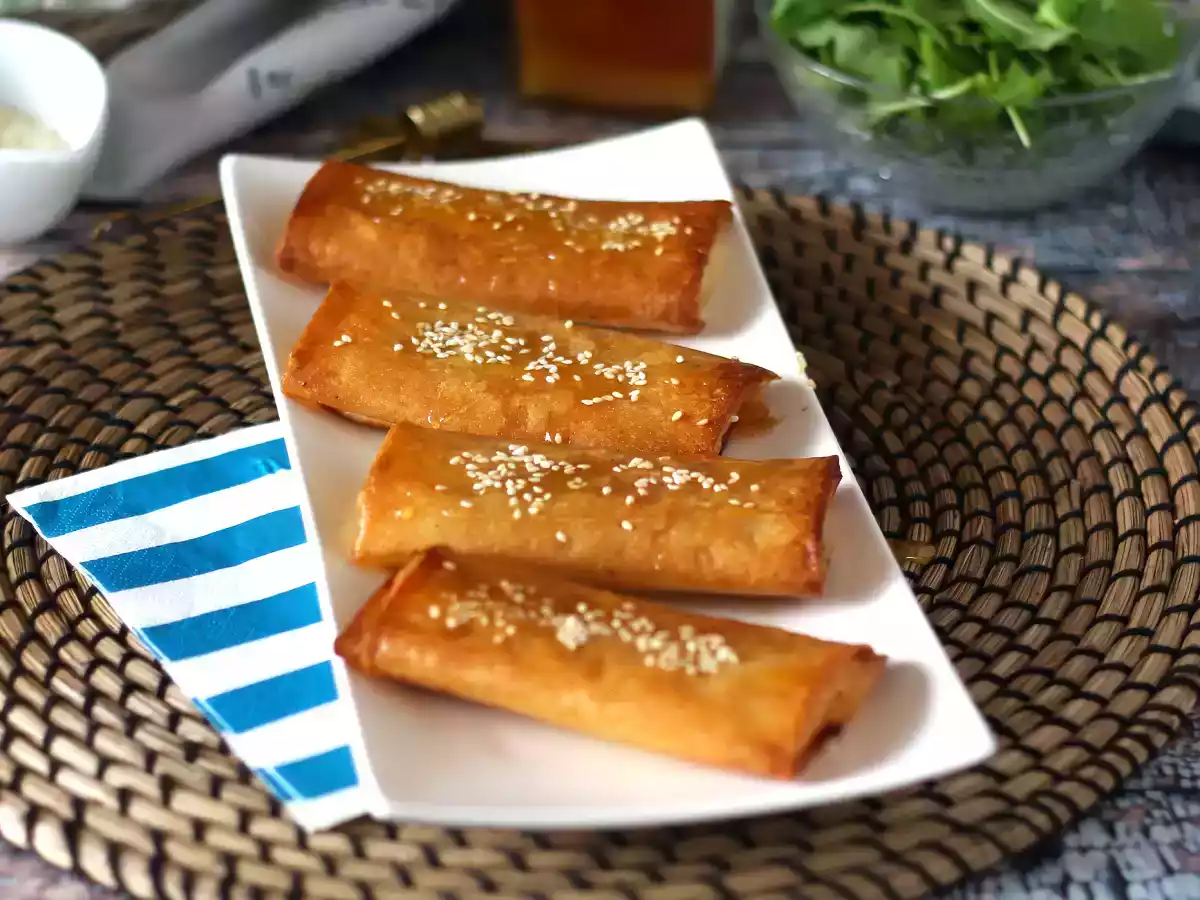 Feta saganaki, the greek recipe for crispy feta and honey - photo 5