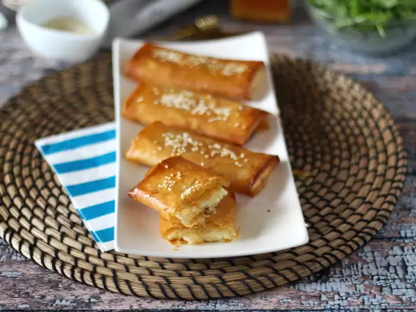 Recipe Feta saganaki: the greek recipe for crispy feta with honey