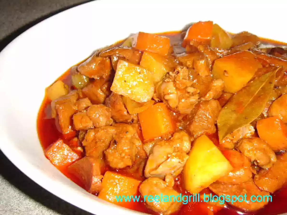 Filipino Menudo Recipe (Pork & Liver Stewed with Potato and Carrot)