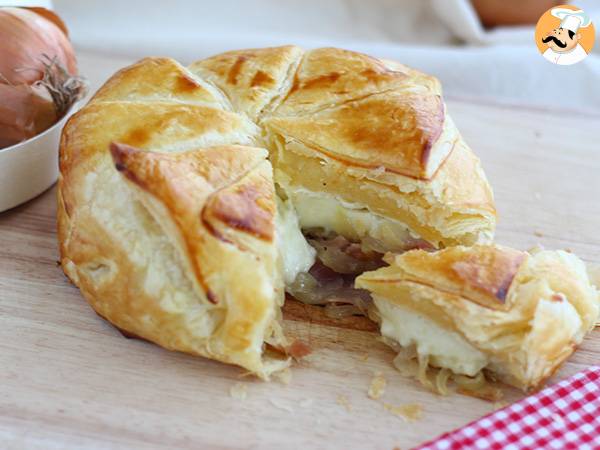 Flaky camembert with ham and onions - video recipe!