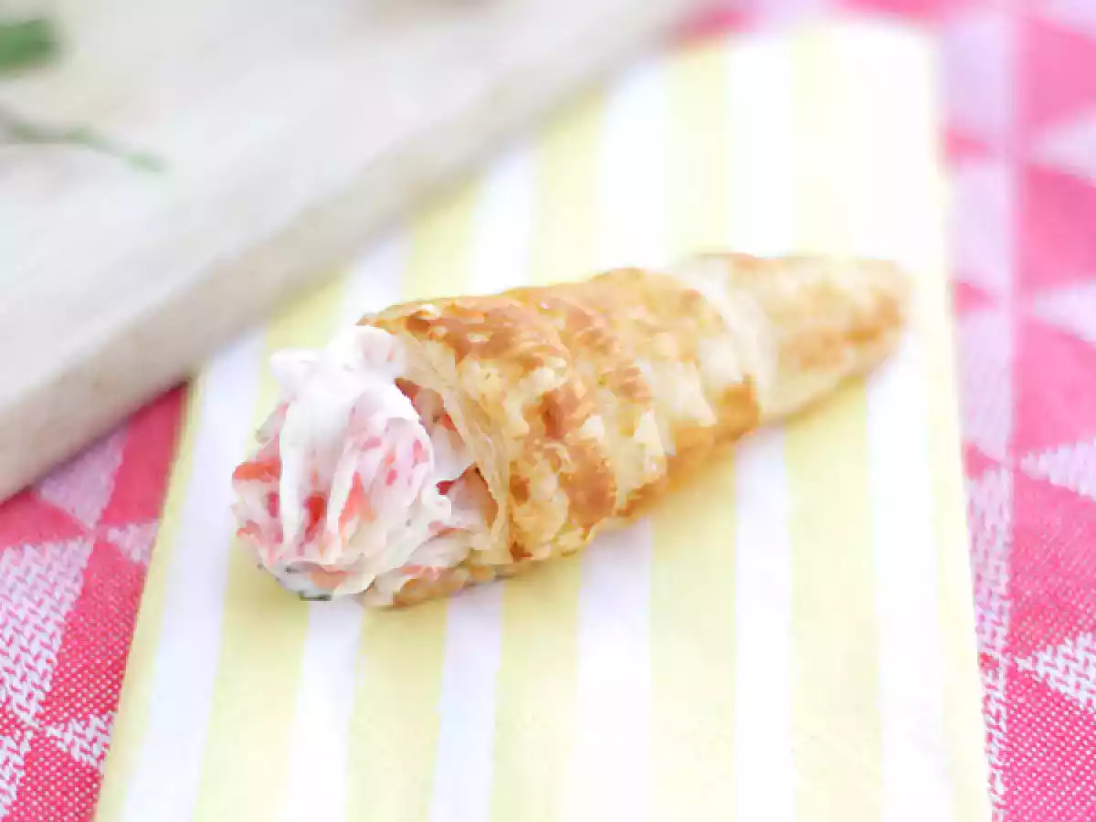 Flaky cones with salmon and cream cheese - video recipe ! - photo 3