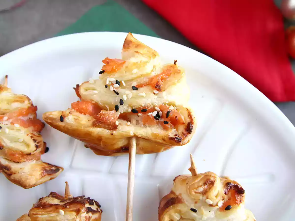 Flaky puff pastry christmas trees with two types of salmon - photo 2