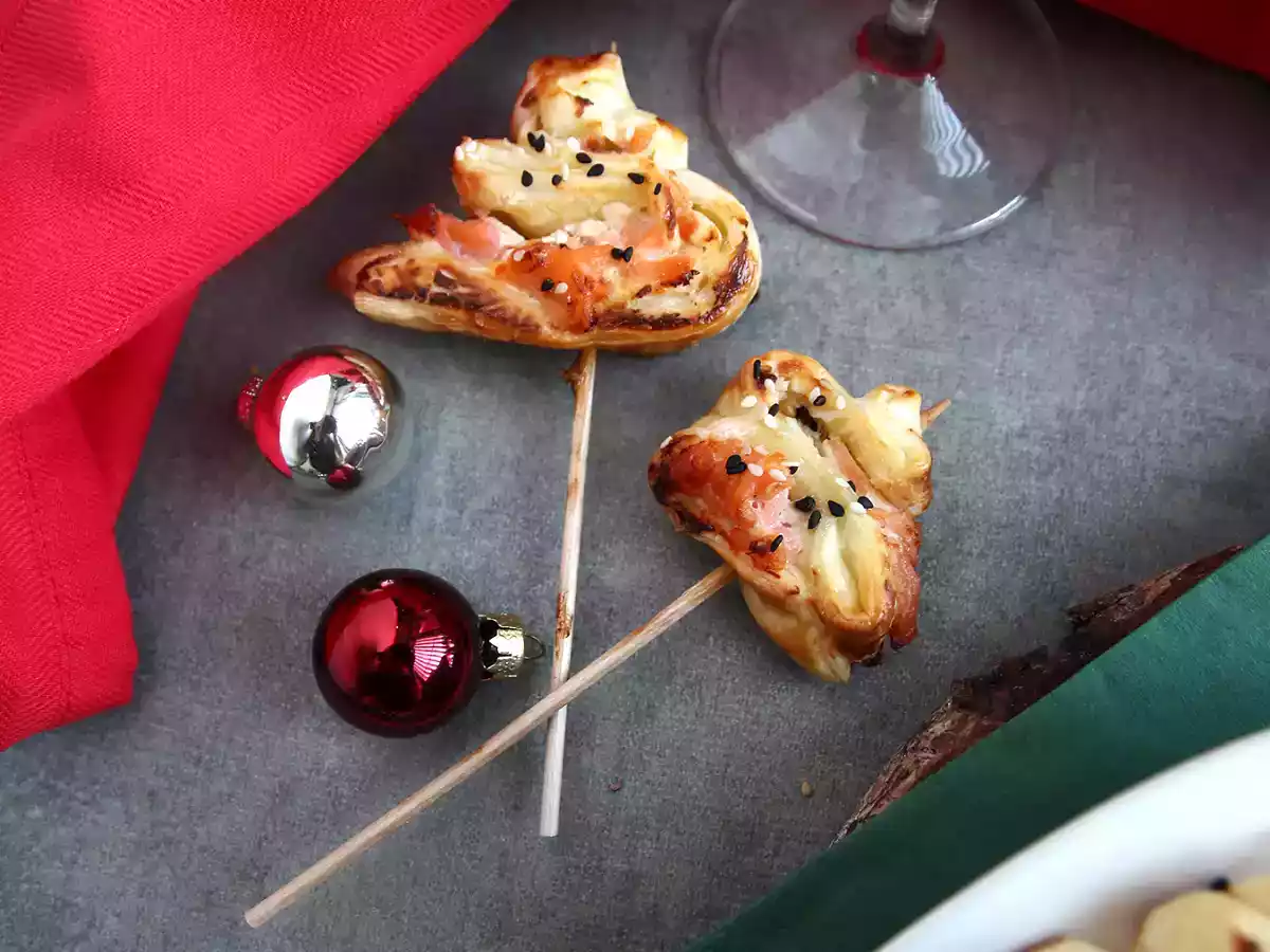 Flaky puff pastry christmas trees with two types of salmon - photo 3
