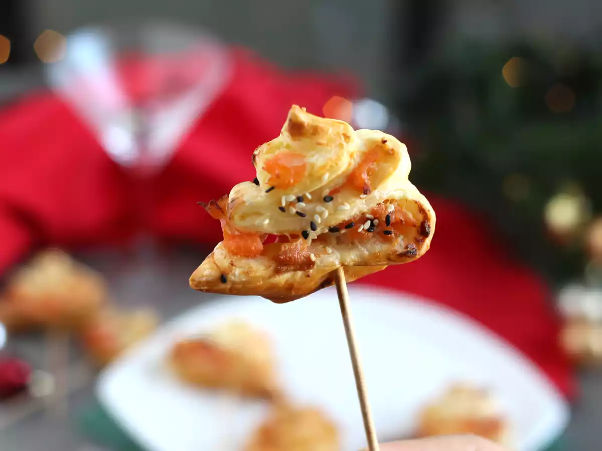 Flaky puff pastry christmas trees with two types of salmon - photo 4