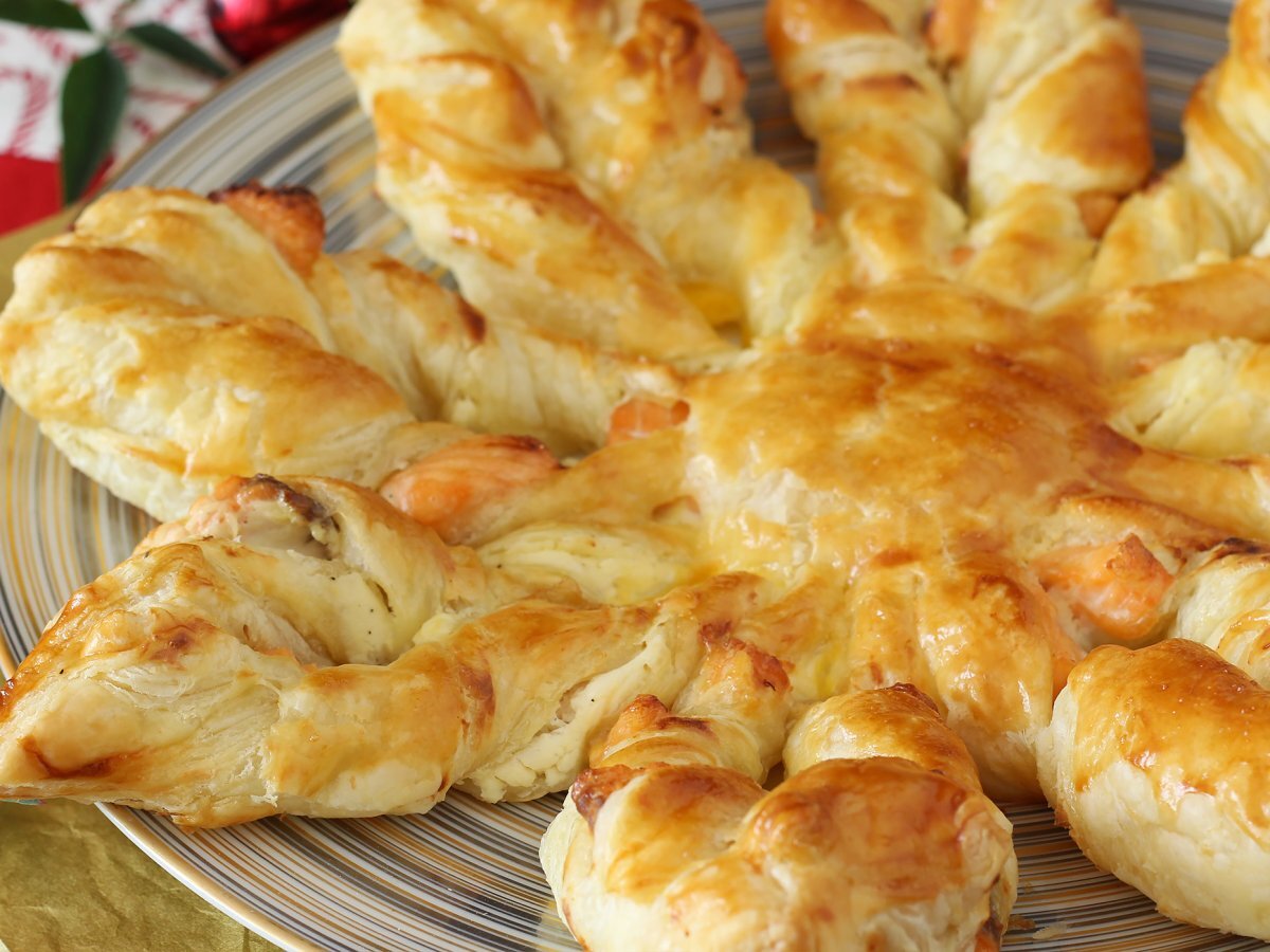 Flaky Snowflake with cream cheese and salmon - The perfect appetizer for Christmas - photo 4