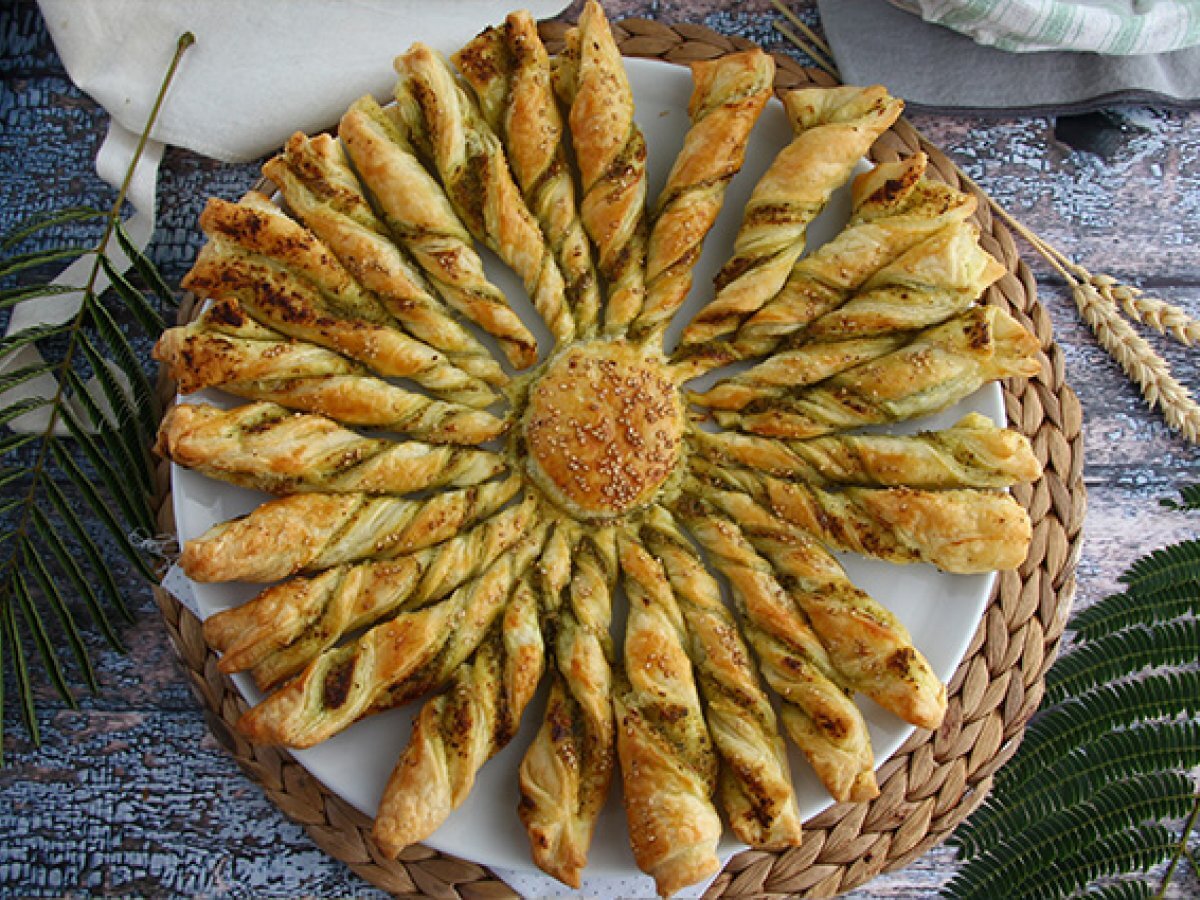 Flaky star bread with pesto