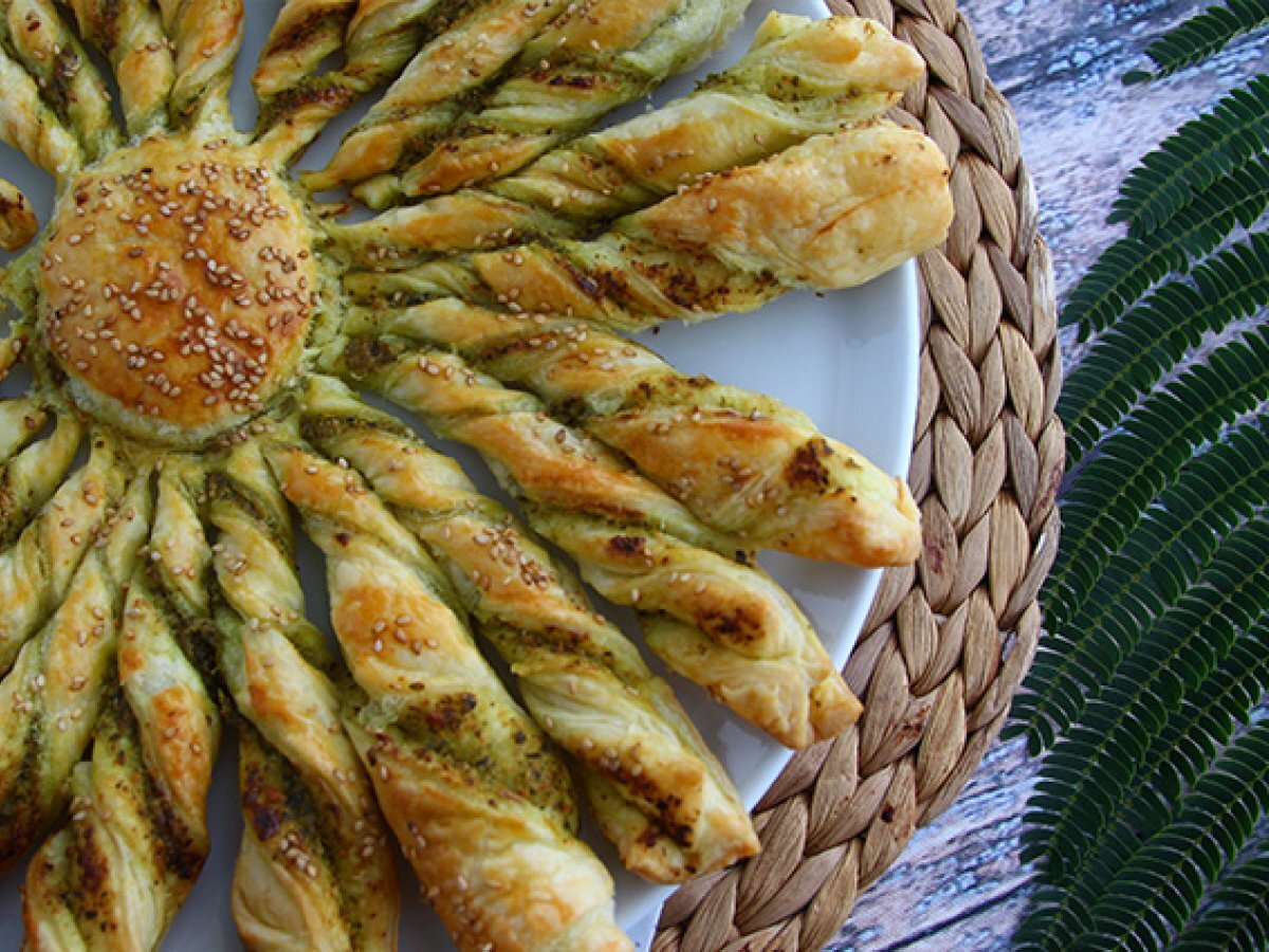 Flaky star bread with pesto - photo 2