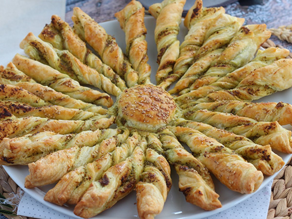 Flaky star bread with pesto - photo 4