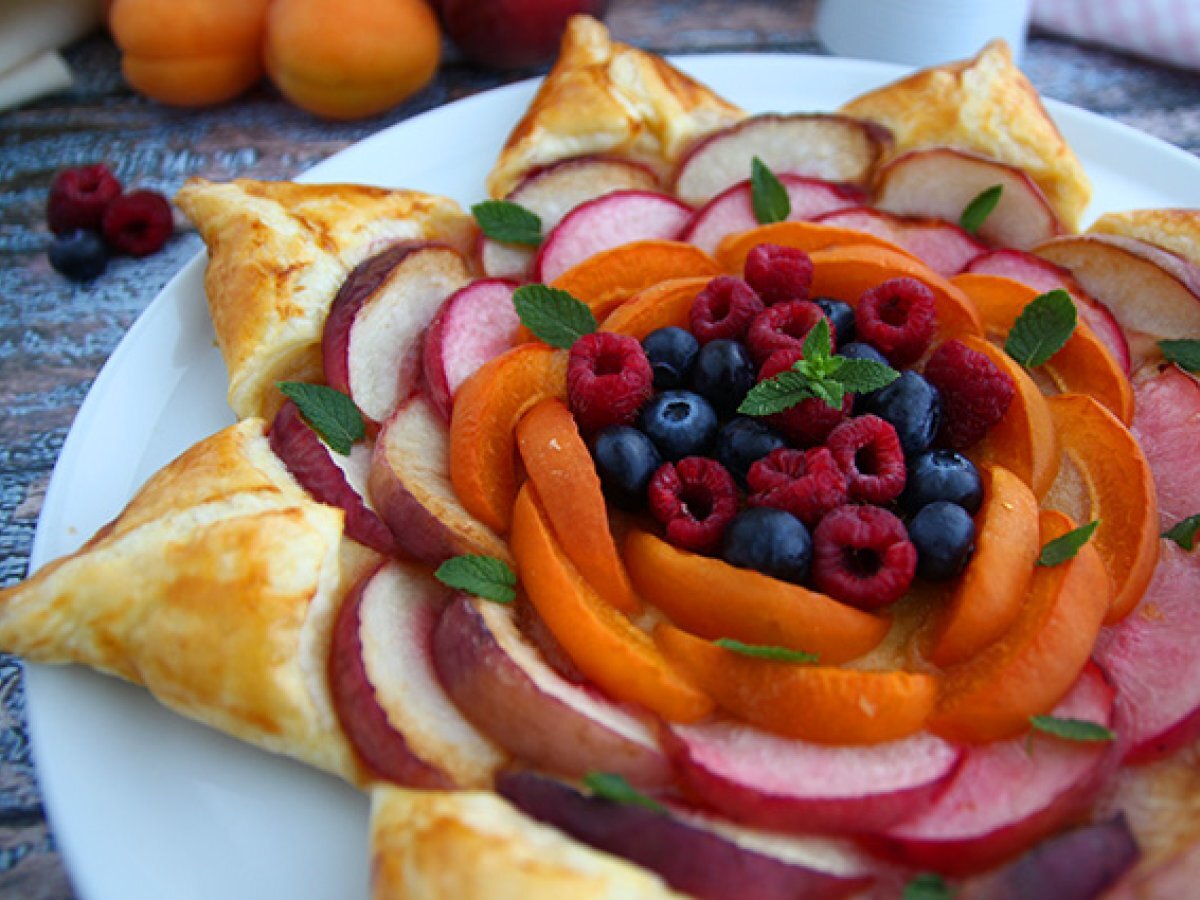 Flaky star tart with fruits - photo 3