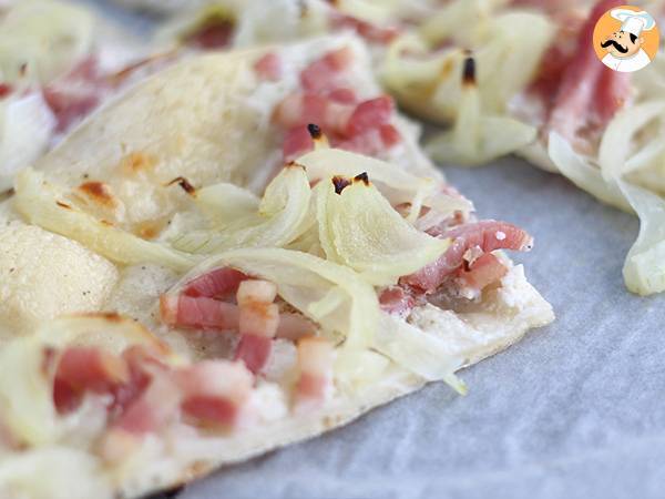 Flammekueche, alsatian tarte flambée - photo 3