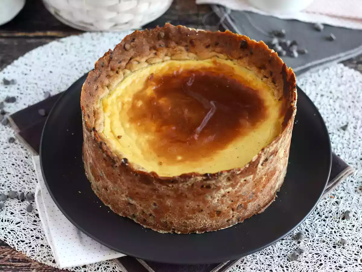 Flankie: the perfect combination of flan and cookie!