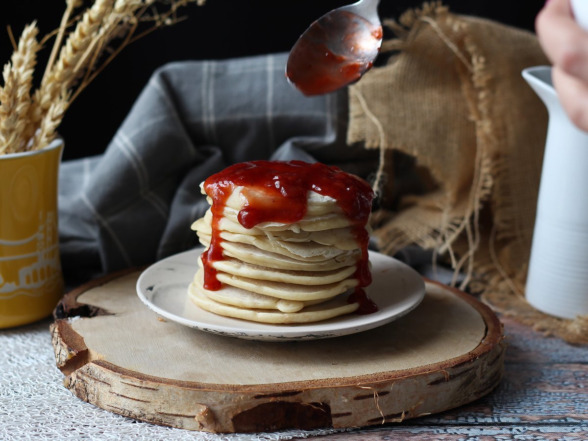 Fluffy vegan pancakes with flax egg: easy and egg-free recipe
