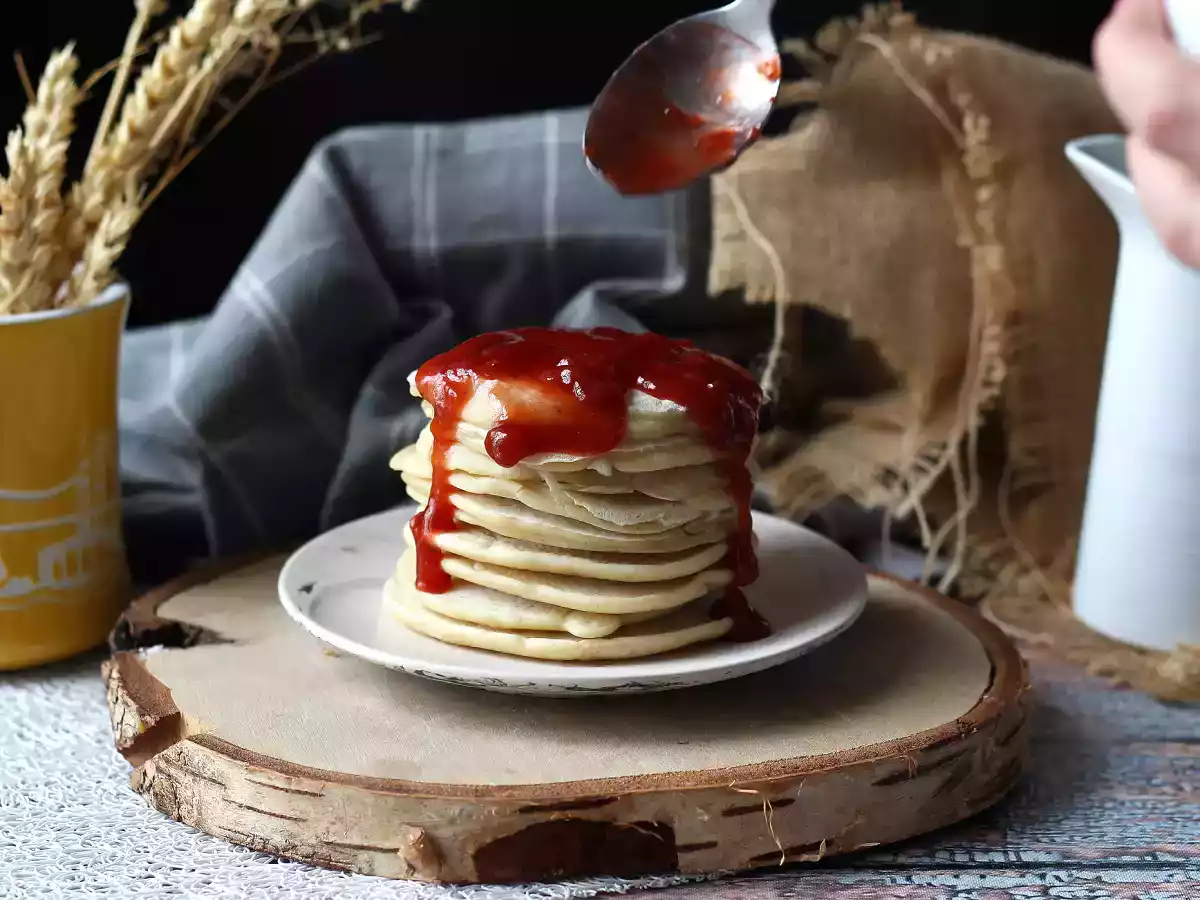 Fluffy vegan pancakes with flax egg: easy and egg-free recipe