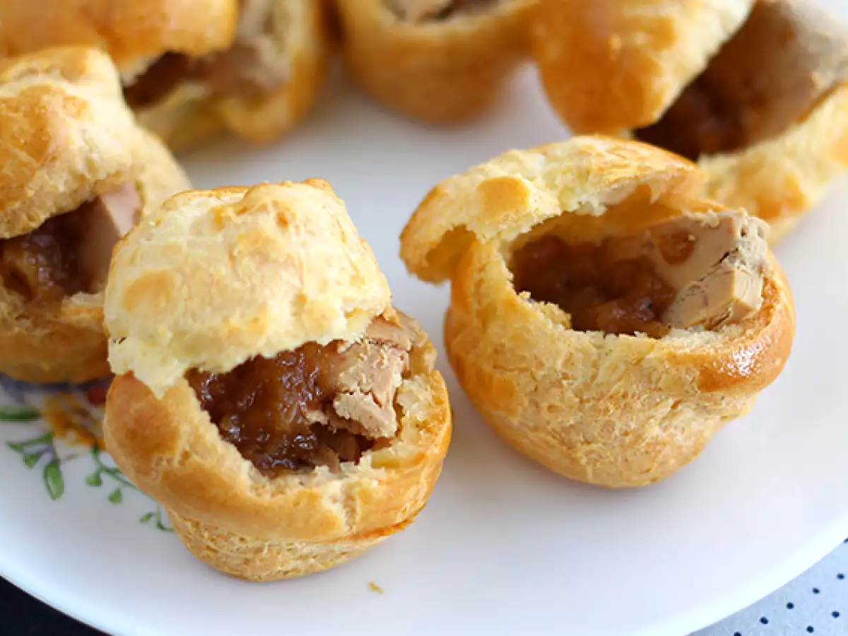 Foie gras and onion confit choux puffs - photo 2